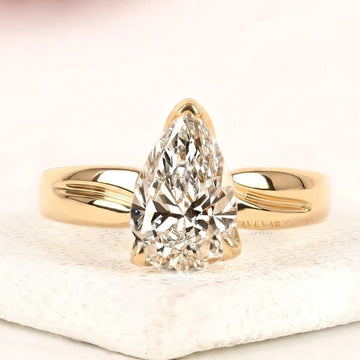 Pear Moissanite Diamond Solitaire Teardrop Engagement Ring