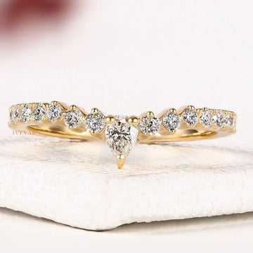 Pear Cut Lab Diamond Curved Graduated Band Ring