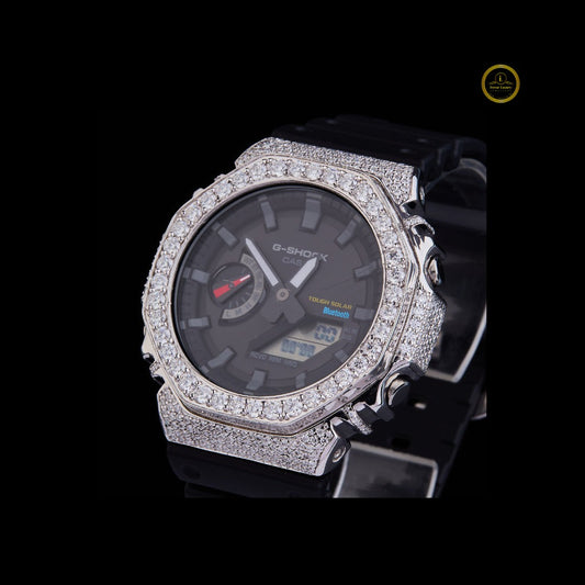 Fully Iced Luxury Wristwatch with Diamond Bezel – Modern Street Style and Timeless Elegance