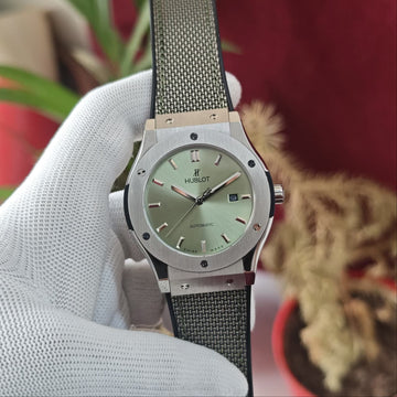 Luxury Gold Boys Watch Premium Men's Designer Timepiece Elegant Wrist Watch for Men by Ivevar
