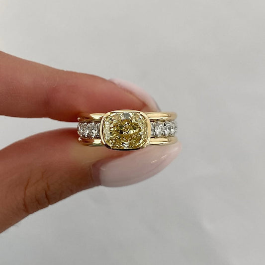 Cushion Cut Moissanite Diamond Ring With Round Side stone Band