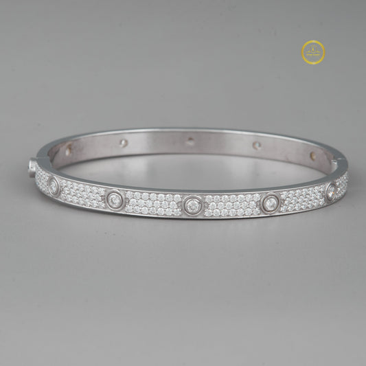 Sustainable Luxury: Custom Lab-Grown Diamond Bracelets by Ivevar
